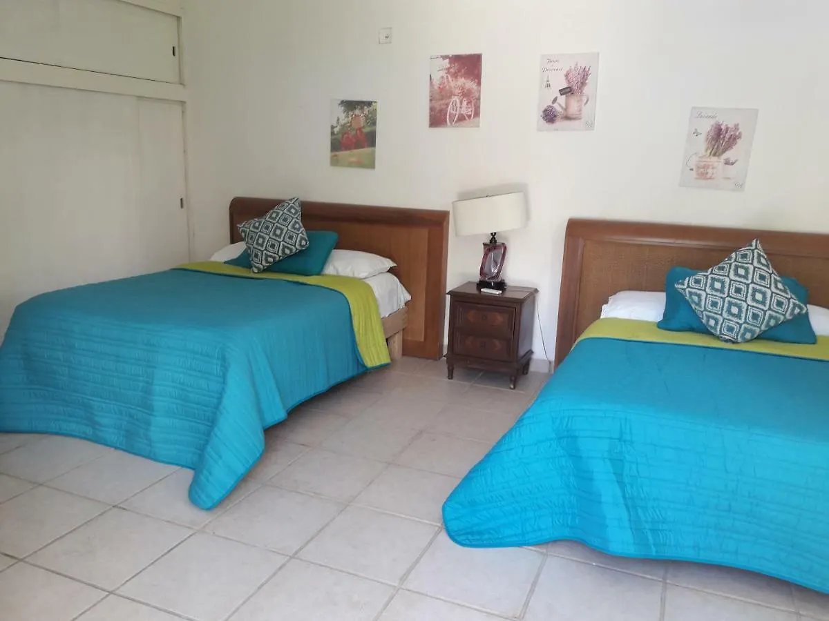 Villa Airport B&B Familiar Cancun 3*,