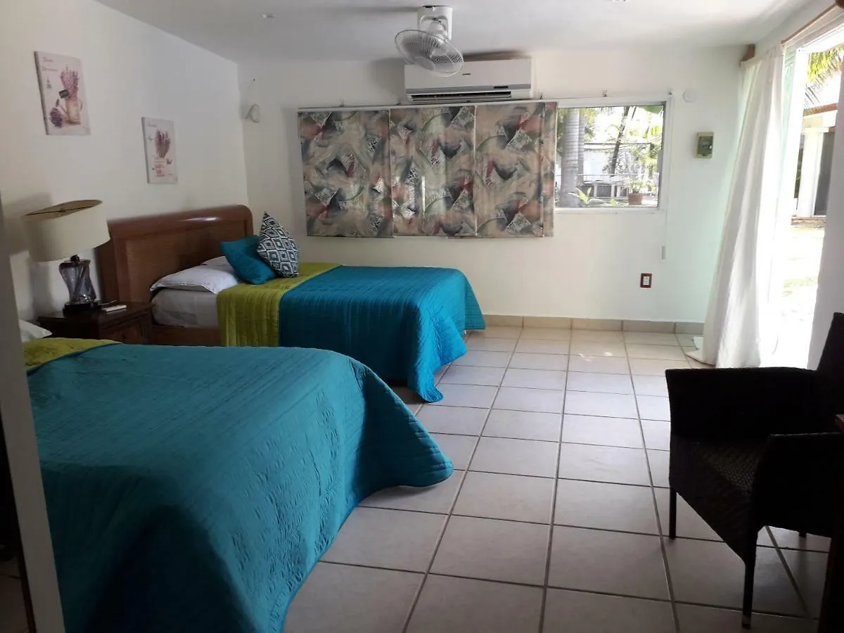 Villa Airport B&B Familiar Cancun Bed & Breakfast